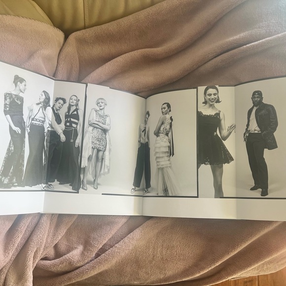 Chanel magazine & shopping bag with camellia - Picture 3 of 3